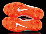 Biało-pomarańczowe buty piłkarskie Nike Mercurial Superfly Club MG AH7339-107 JR