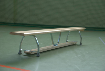 Ławka gimnastyczna z metalowymi nogami