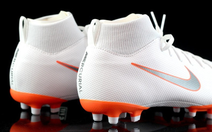 Biało-pomarańczowe buty piłkarskie Nike Mercurial Superfly Academy MG AH7337-107 JR