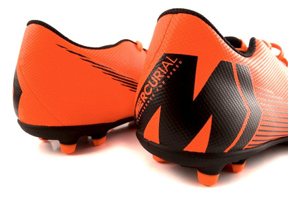 Pomarańczowo-czarne buty piłkarskie Nike Mercurial Vapor Club MG AH7350-810 JR